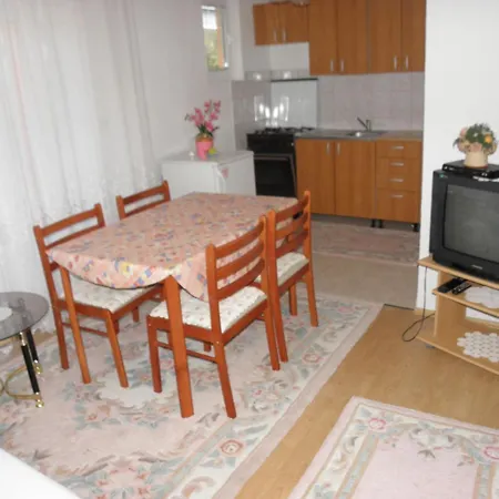 Apartments Zvone - 100 M From Sea Bibinje Exterior photo