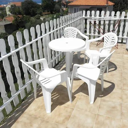 Apartments Zvone - 100 M From Sea Bibinje Exterior photo